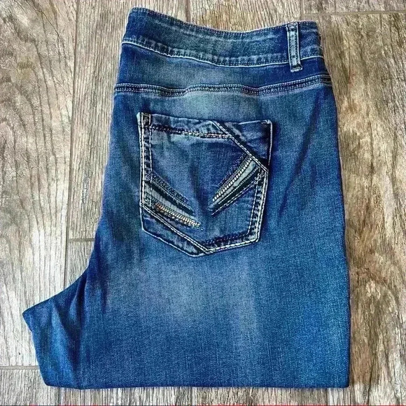 Maurices Womens Plus Size Cut Off Jeans Size 24 - Picture 2 of 10